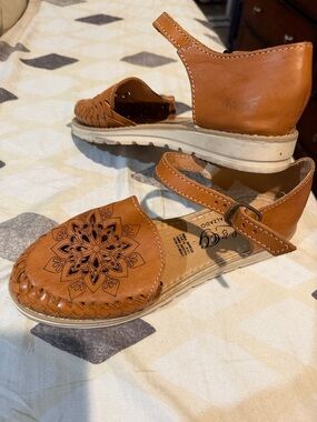 BC Footwear Tan Leather Laser-Cut Floral Huarache Sandals